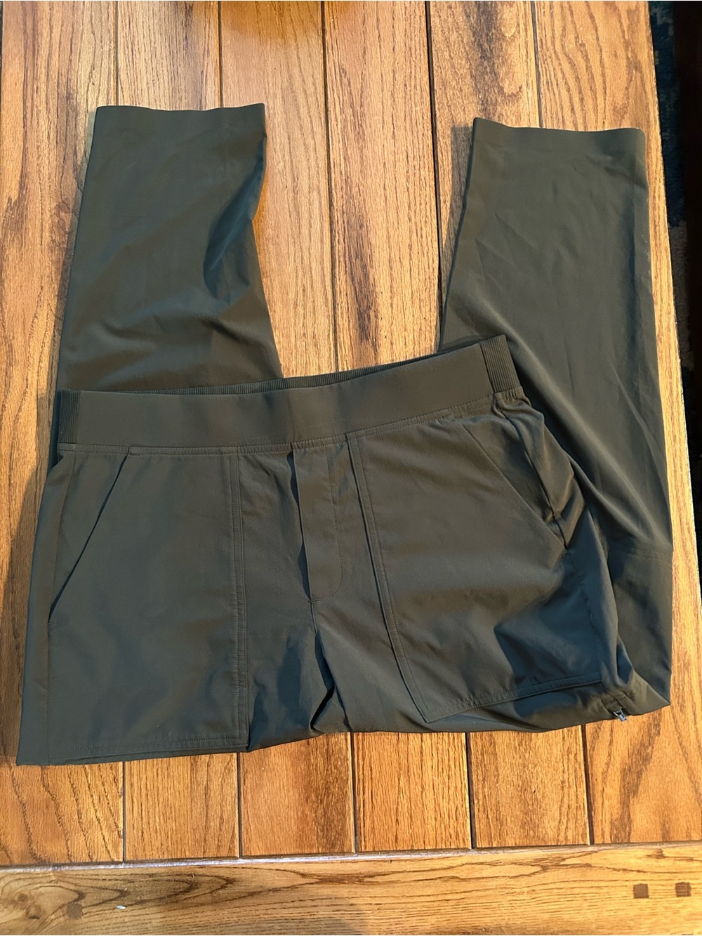 Women’s Athleta jogger pants